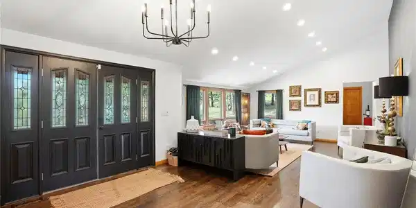 Image 4: Main entry- 2nd entry is in the doorway at the end of the room Image 4: Main entry- 2nd entry is in the doorway at the end of the room