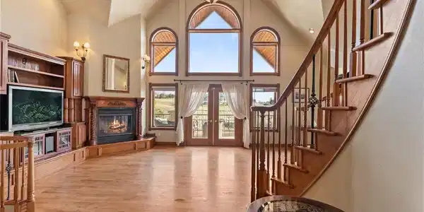 Image 3: Entry looking into family room Image 3: Entry looking into family room
