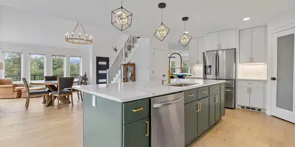 Image 3: The kitchen flows into the dining area with high ceilings and expansive, breathtaking vistas. Image 3: The kitchen flows into the dining area with high ceilings and expansive, breathtaking vistas.