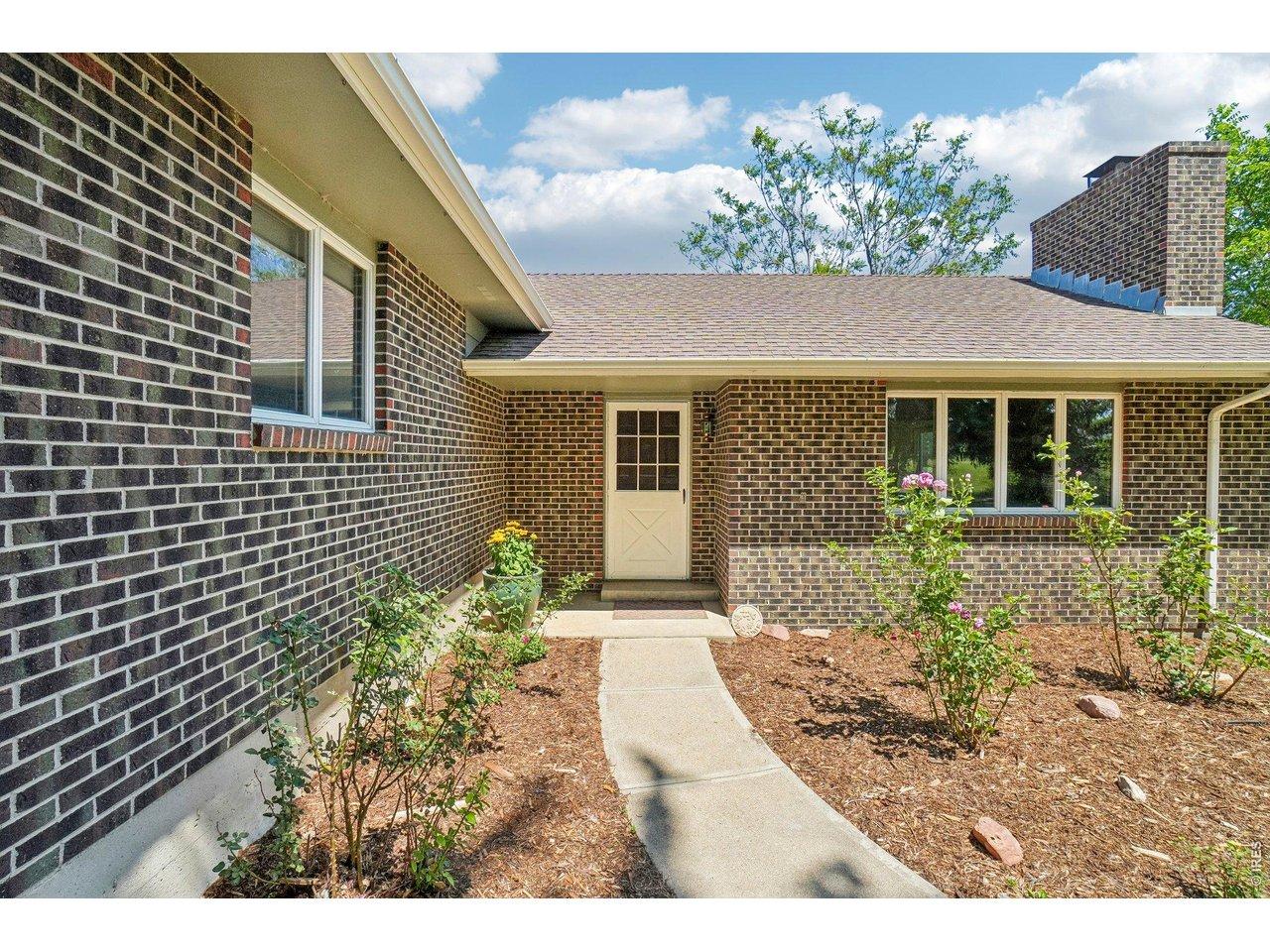 Image 3: Lovely established rose garden Image 3: Lovely established rose garden