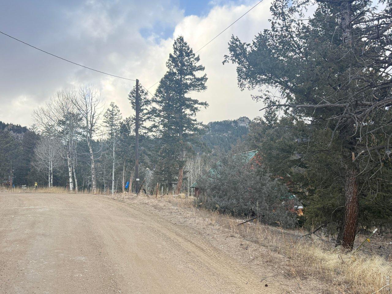Image 4: Electric at the corner. Corner of lot is roughly where the neighbors(788) sign is