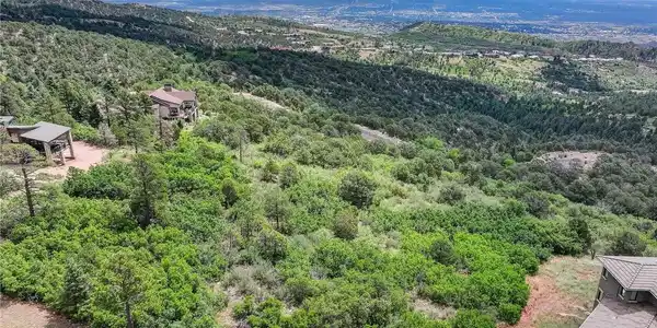 Image 3: Beautiful natural surroundings Image 3: Beautiful natural surroundings