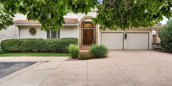 Image 4: Impressive curb appeal and lush landscaping surround this fine home. Image 4: Impressive curb appeal and lush landscaping surround this fine home.