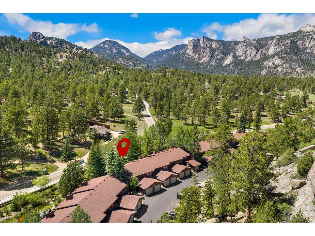 Image 3: Located along Black Canyon Creek and MacGregor Ave