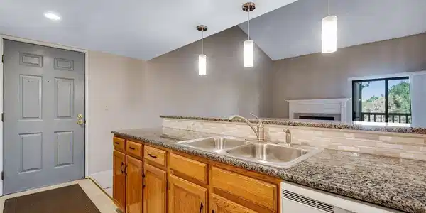 Image 4: Granite counter tops Image 4: Granite counter tops