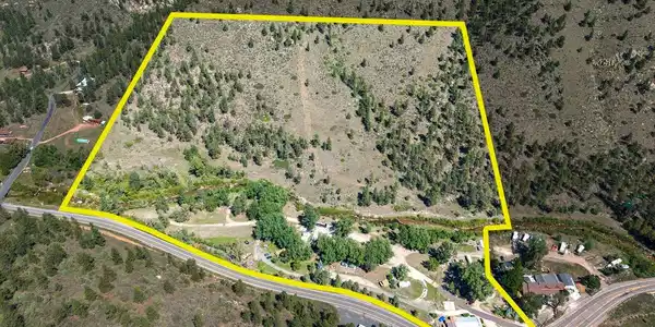Image 4: Approximate property boundaries shown for reference only. Image 4: Approximate property boundaries shown for reference only.