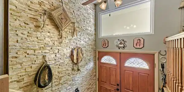 Image 4: Large window, attractive small brick wall in Foyer Image 4: Large window, attractive small brick wall in Foyer