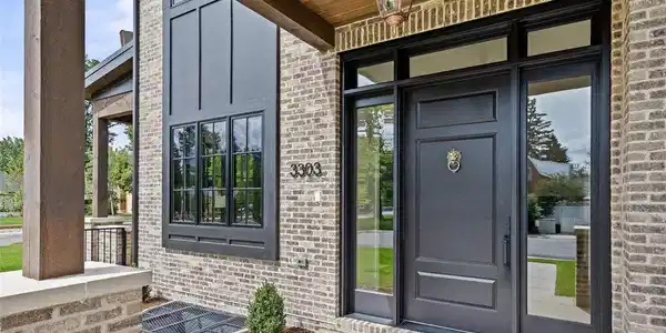 Image 3: Entrance