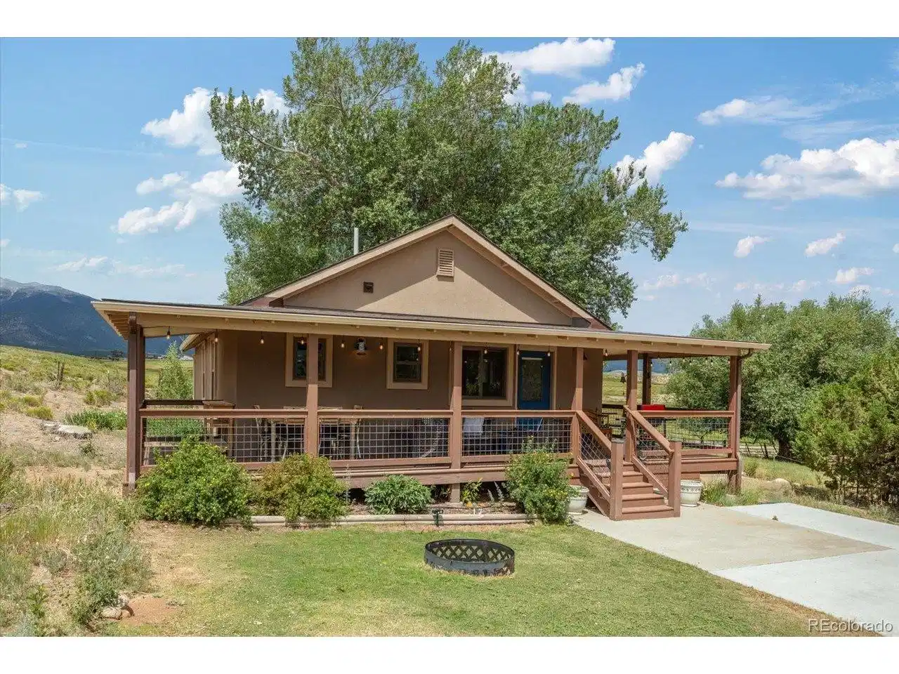 Image 1: 988 SF Home - remodeled in 2018