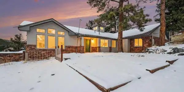6094 Pyrenees Trl