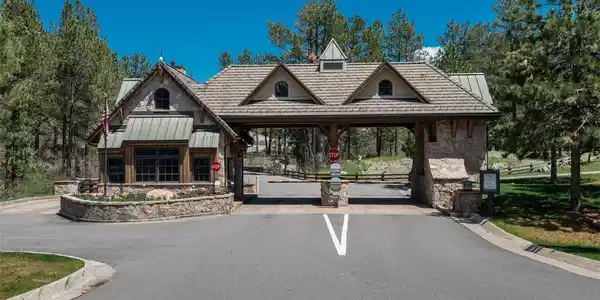 Image 2: Gate 1 Image 2: Gate 1