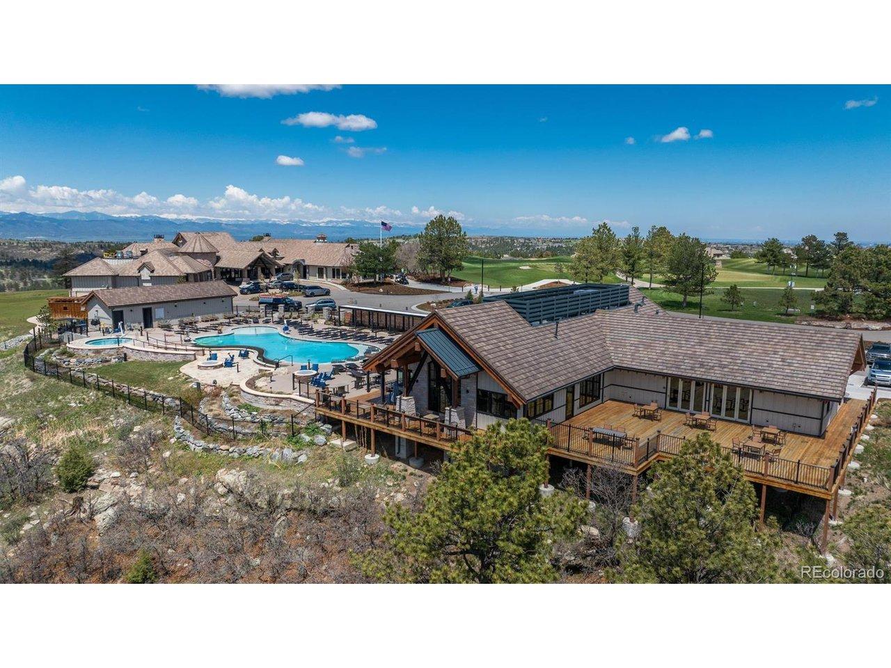 Image 4: Pool house and snack bar