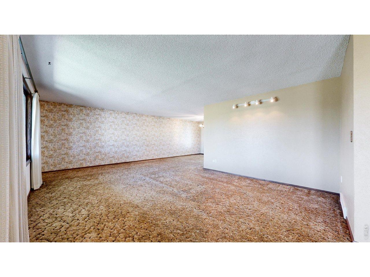 Image 4: Entry to Living Room