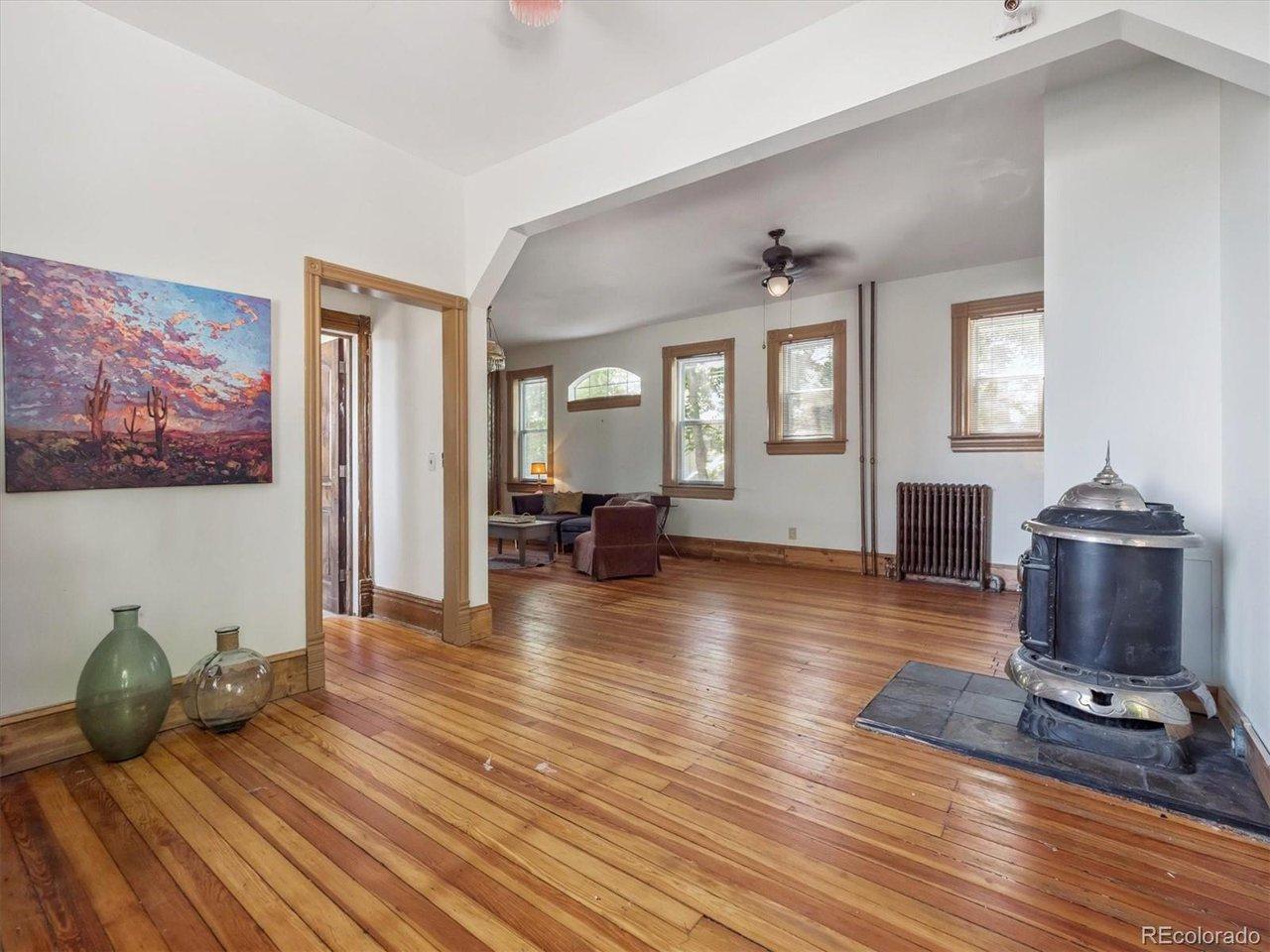 Image 3: Beautiful Historic Home Image 3: Beautiful Historic Home