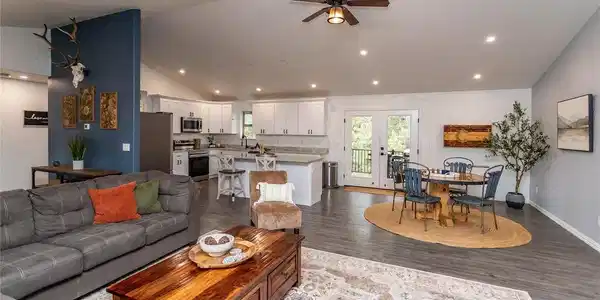 Image 4: Great Room Image 4: Great Room