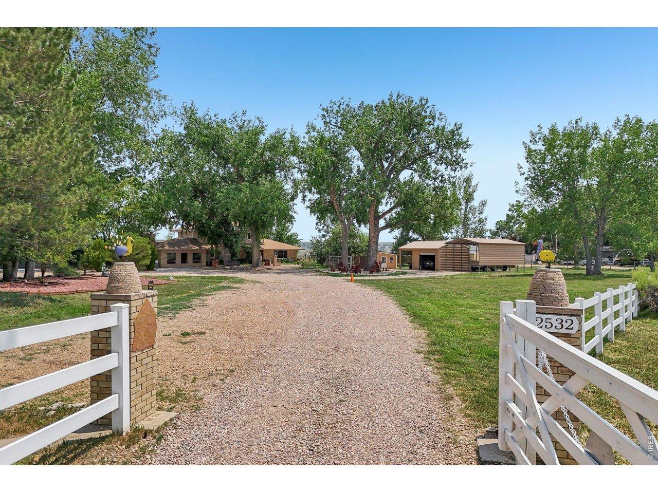 Image 3: Gated entry