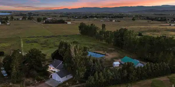 Image 4: View looking SW. Per covenants, no other structure built for living can obstruct your view. Image 4: View looking SW. Per covenants, no other structure built for living can obstruct your view.