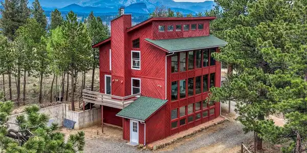 19 E Pine Dr