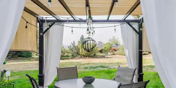 Image 3: Lots of outdoor entertaining space Image 3: Lots of outdoor entertaining space