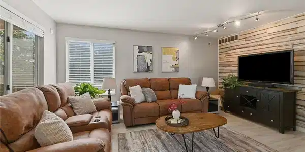 Image 2: Living Room Image 2: Living Room