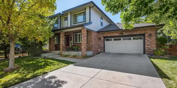 4614 Red Deer Trl