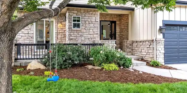 Image 4: Beautifully landscaped with new sod Image 4: Beautifully landscaped with new sod