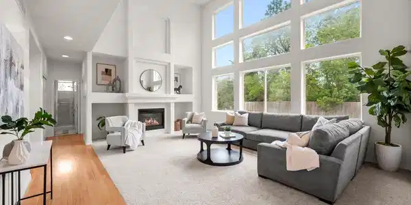 Image 4: Great room with 18 Foot Ceilings Image 4: Great room with 18 Foot Ceilings