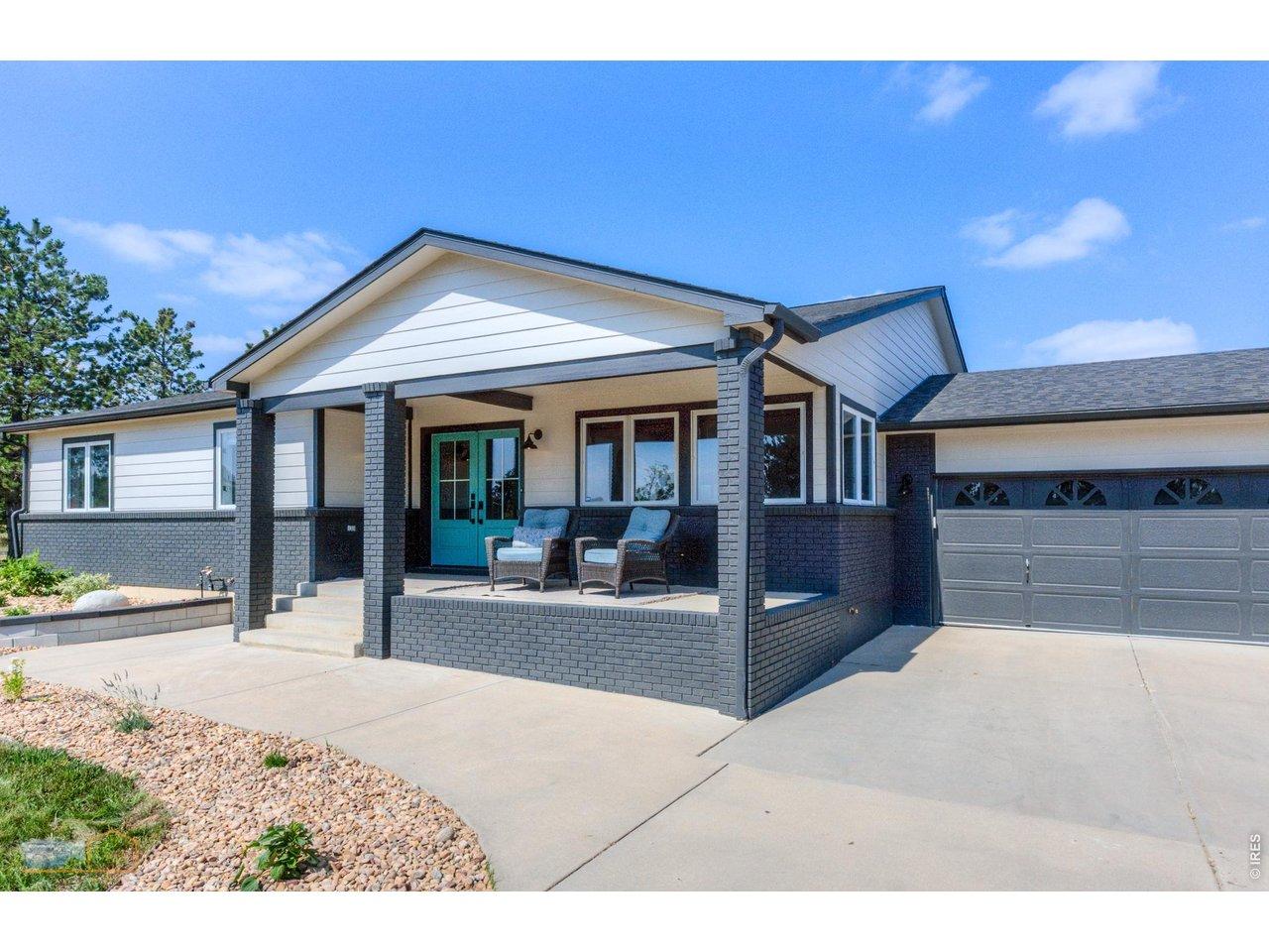 Image 4: Front Porch and One of the Attached Garages