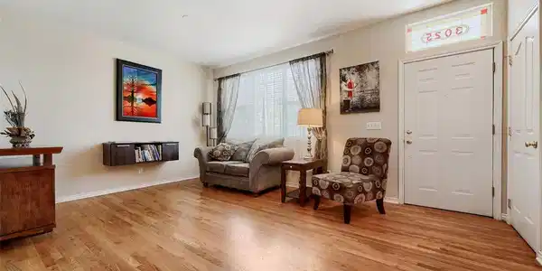Image 2: Living room