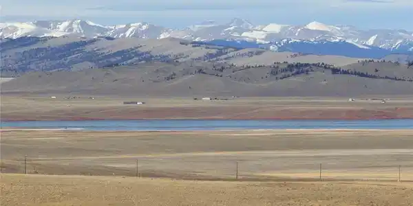 Image 3: Breathtaking mountain views and views of Antero Lake