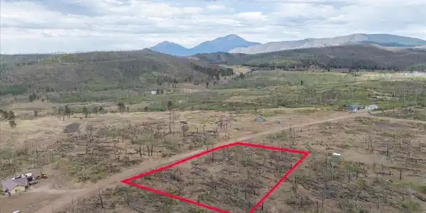 Image 2: Property lines are approximate and not a survey Image 2: Property lines are approximate and not a survey