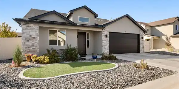 559 Hobbs Ct