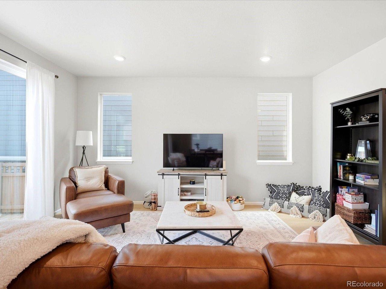 Image 2: Living Room Image 2: Living Room