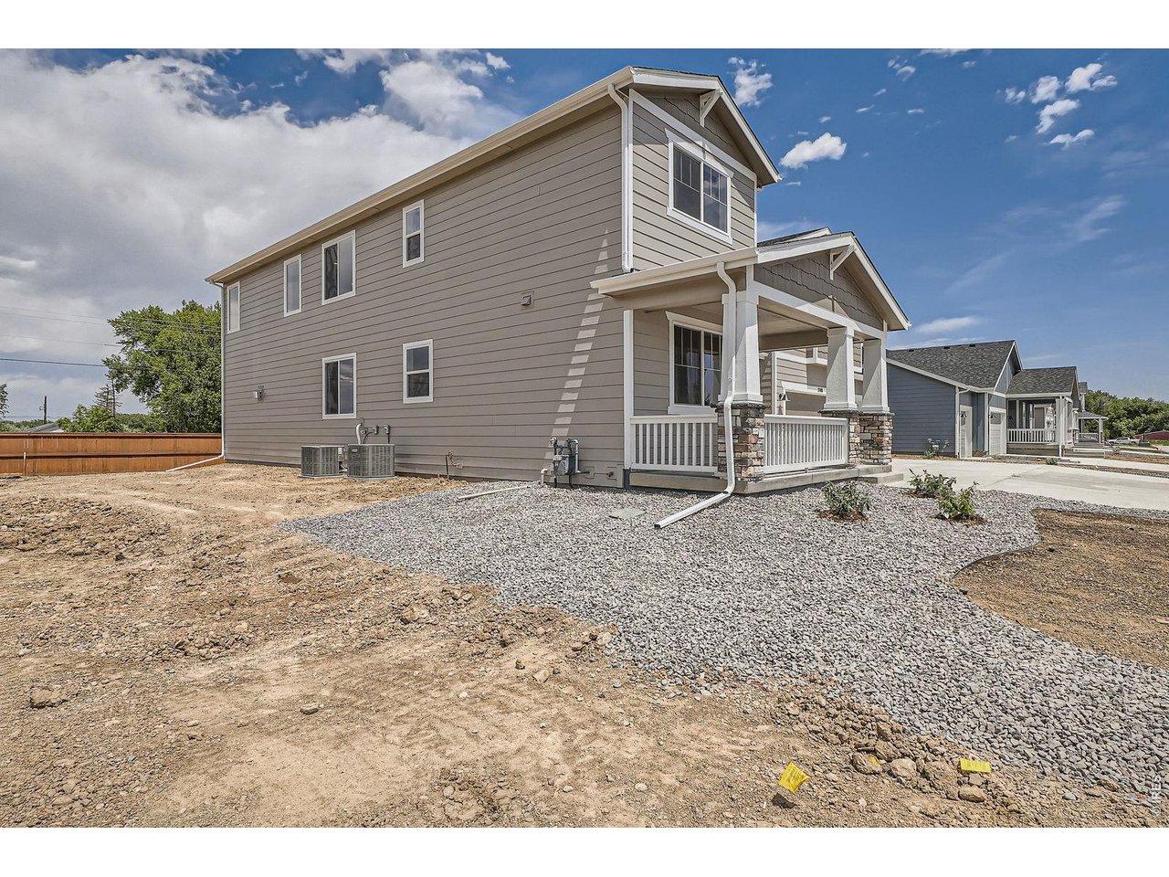 Image 3: Low maintenance yard