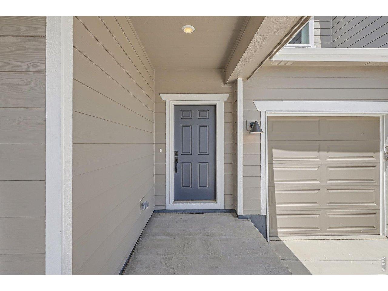Image 4: Covered front entry