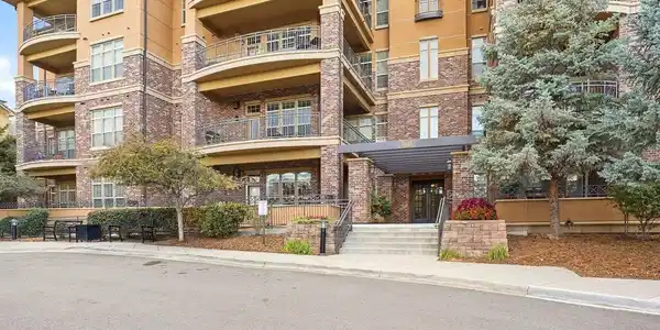 Image 4: Low maintenance, lock and leave convenience.