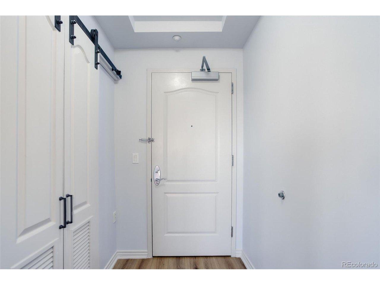 Image 4: Inside Condo Entry Image 4: Inside Condo Entry
