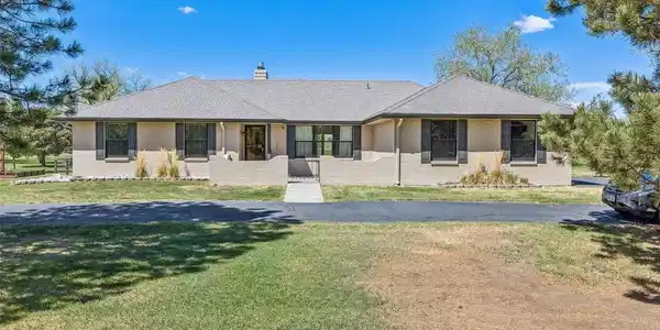Image 2: Ranch One Level Living Image 2: Ranch One Level Living
