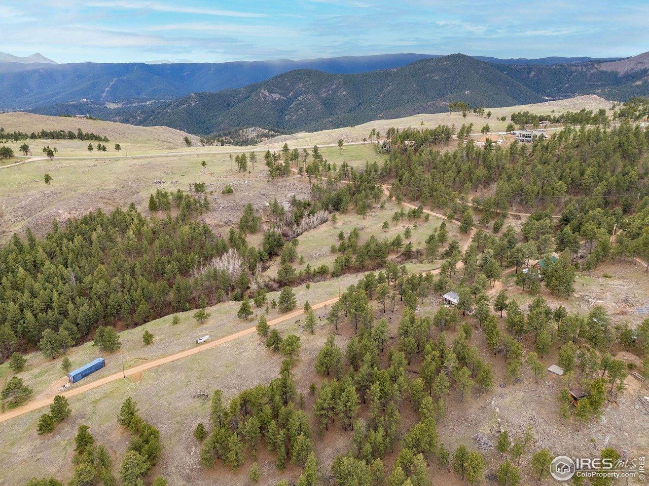 Image 4: Please be aware that any land and/or structures shown in the listing photos outside of the approximate lot lines are not for sale. Image 4: Please be aware that any land and/or structures shown in the listing photos outside of the approximate lot lines are not for sale.