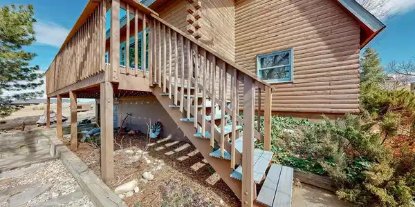 Image 2: Log Cabin style country living!