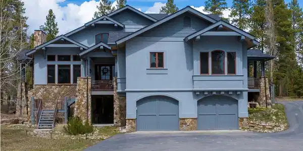 Image 2: View of the home from the driveway