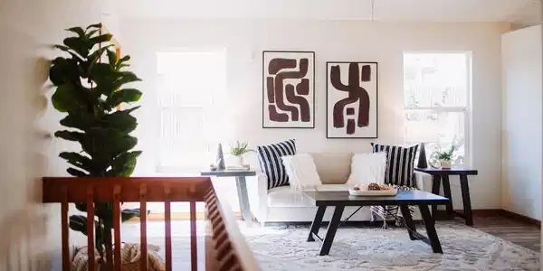 Image 3: Living Room - main