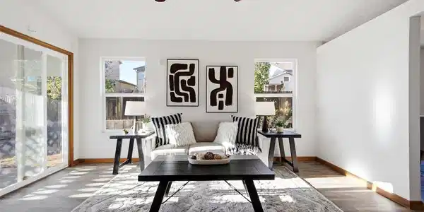 Image 4: Living Room - main (cont)