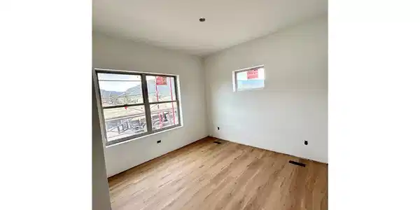 Image 3: 1,458 Square feet