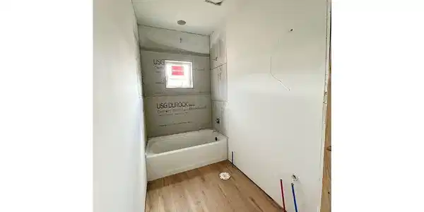 Image 4: One level living