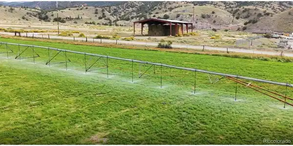 Image 4: Pivot system in use Image 4: Pivot system in use