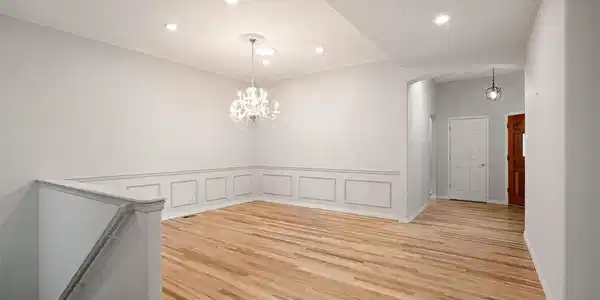 Image 4: Beautiful dining room with chandelier Image 4: Beautiful dining room with chandelier