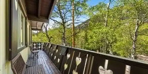 Image 3: Great entry deck space Image 3: Great entry deck space