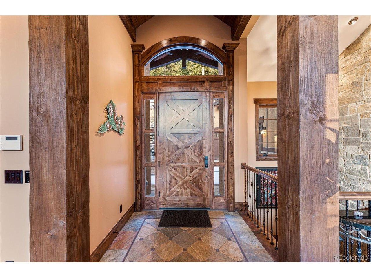 Image 3: Grand entryway with soaring ceilings Image 3: Grand entryway with soaring ceilings