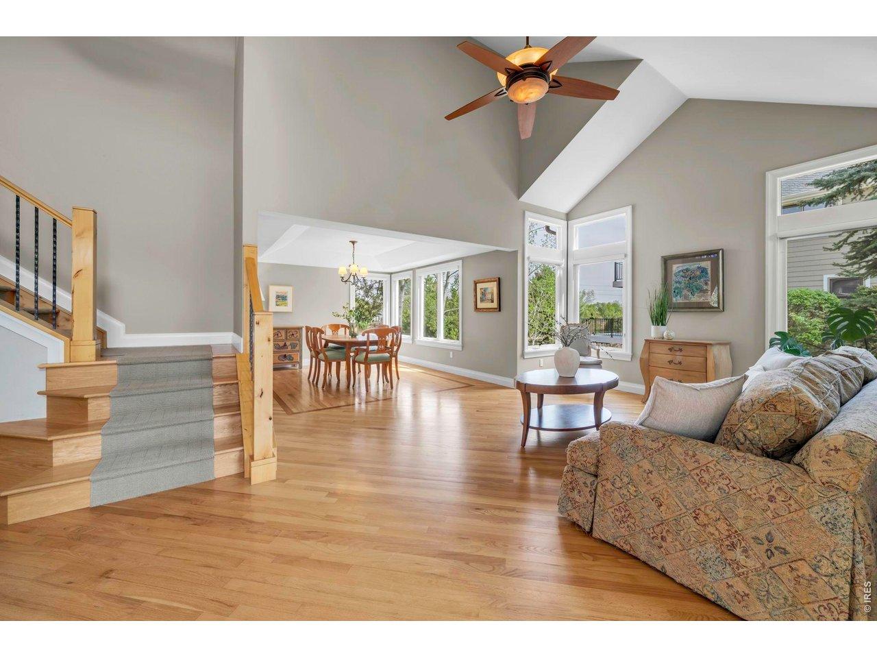 Image 2: Hardwood floors throughout living and dining rooms Image 2: Hardwood floors throughout living and dining rooms